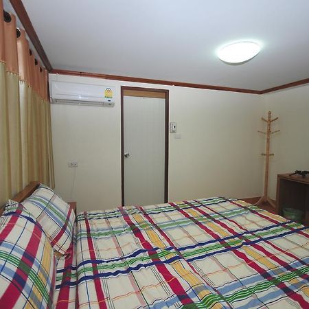 Phoonsab Hostel Phitsanulok Exterior foto