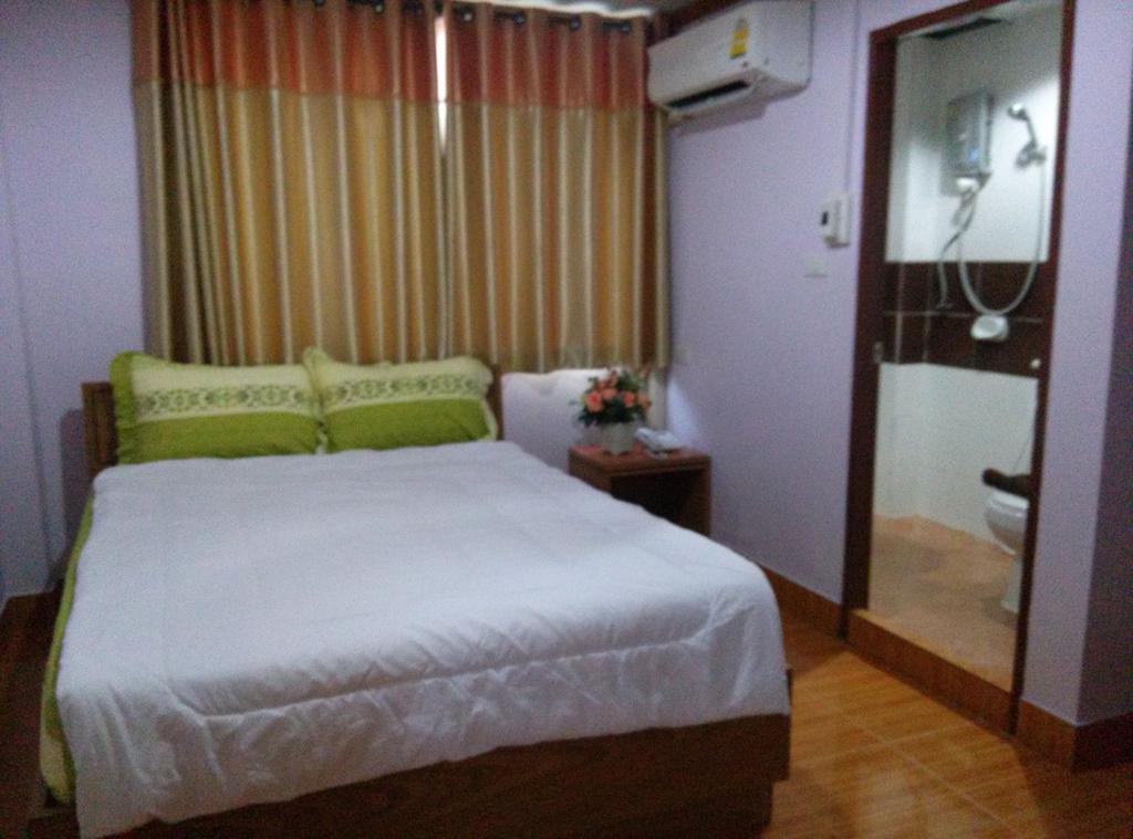 Phoonsab Hostel Phitsanulok Exterior foto