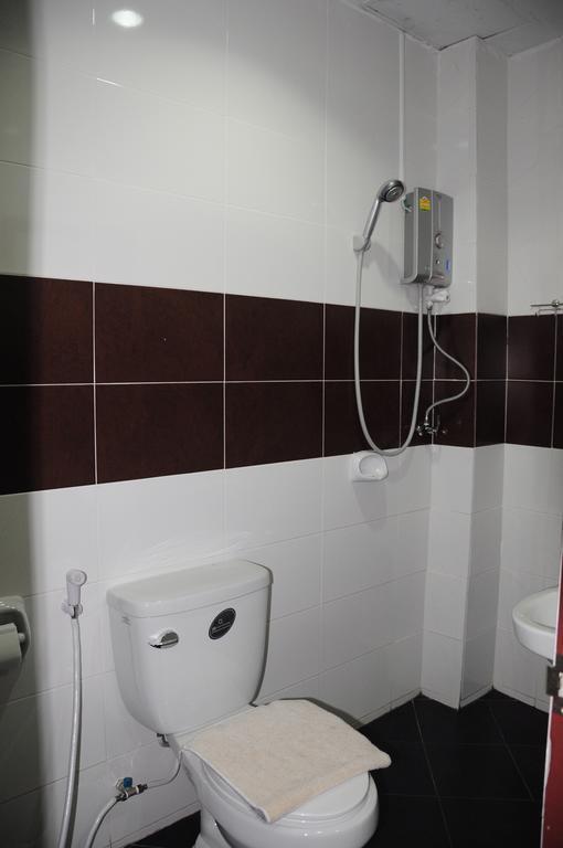 Phoonsab Hostel Phitsanulok Exterior foto