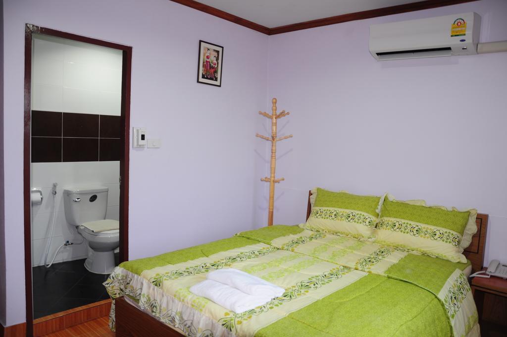 Phoonsab Hostel Phitsanulok Exterior foto
